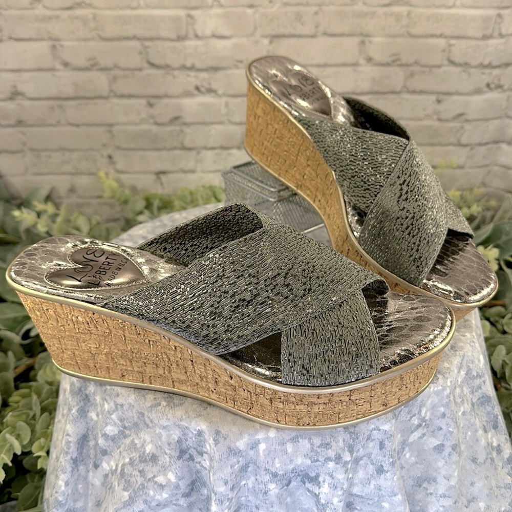 Love & Liberty Pewter Metallic Cross-Band Faux Cork Wedge Sandals WMS 9M🩶NWOT
